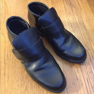 Lightly used Sporto women’s booties